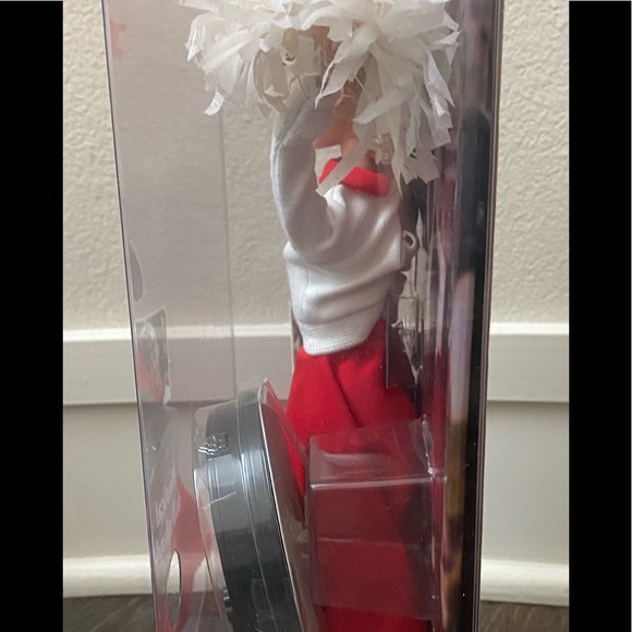 Barbie Collector Pink Label Grease Sandy as Cheerleader - Picture 3 of 4